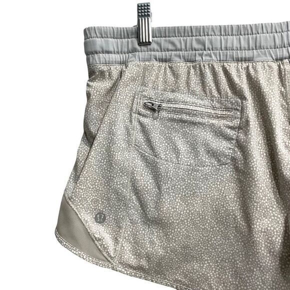 Lululemon swiss dot shorts‎ Size 10 grey - Picture 3 of 8